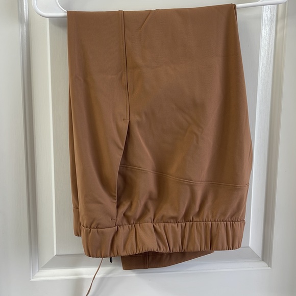 COPY - Lululemon on the fly AKA stretch high-rise crop 23” size 8 - Picture 2 of 2